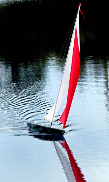 rc toy sailboat