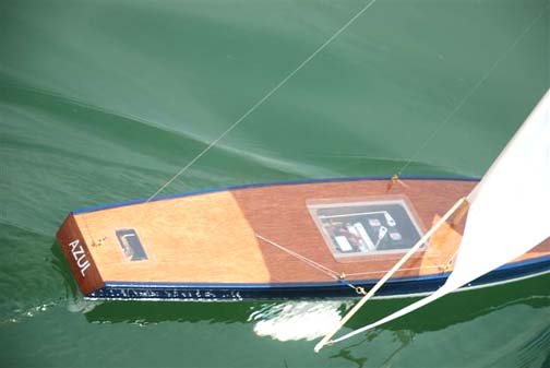 model sailboat remote-control
