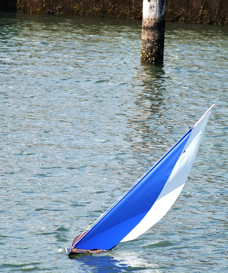 racing model sailboat