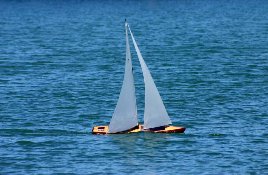 RC model toy sailboat