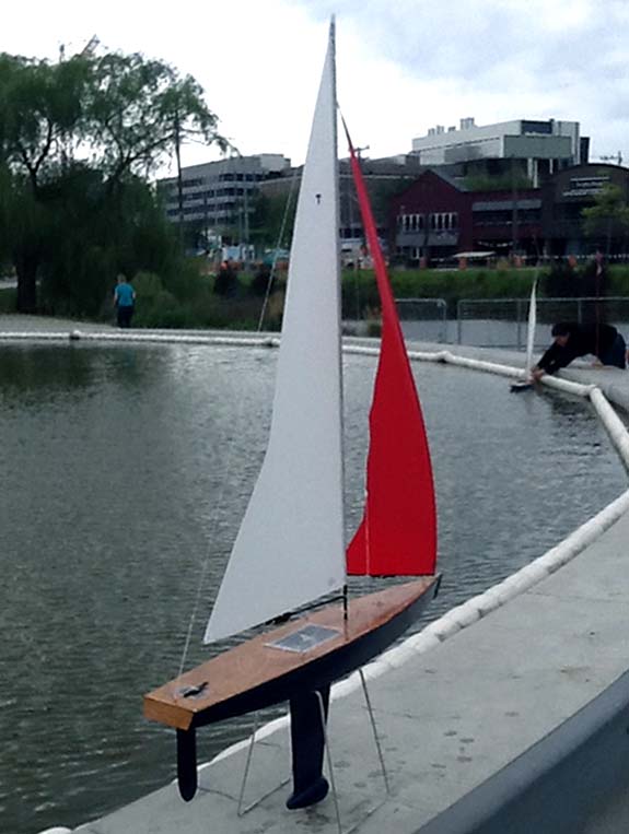 RC model sailboat toy