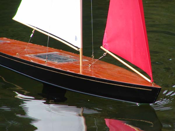 This boat is "Mischief".This is the first T37 RC sailboat that I built ...