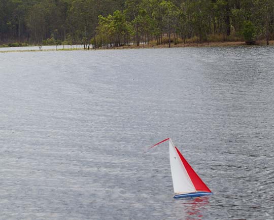 t18 model sailboat